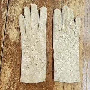 Vintage Fownes Womens Beige Deerskin Leather Driving Gloves Size B Wrist Light
